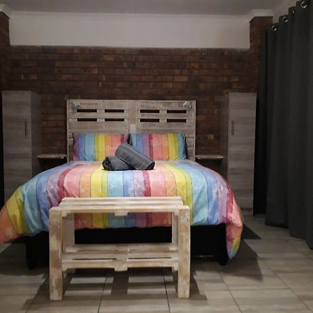 Meadows Guesthouse Germiston Extérieur photo